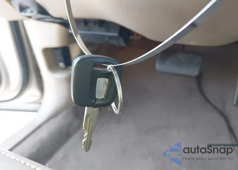 2000 Lincoln Town Car Signature из США, поврежденный, VIN 1LNHM82W9YY937526